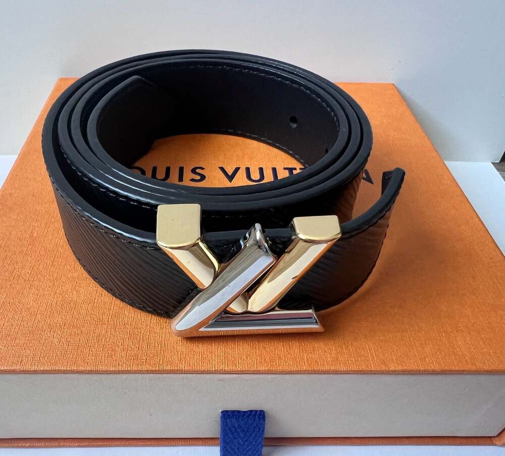 Louis Vuitton LV Twist 30mm Belt in black Epi leather